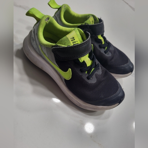 Nike Kids shoes - Picture 3 of 10